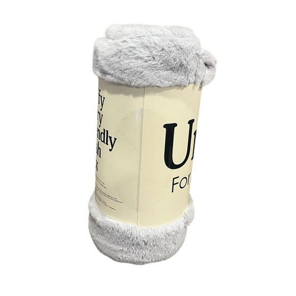 UnHide For Love Not Fur Silver Lil' Marshmallow Blanket 50"x 60" NEW - Picture 5 of 8